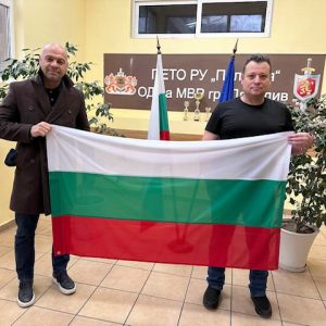Костадин Димитров подари знамена на институциите в Тракия