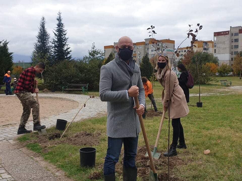 В „Тракия” граждани и кметство заедно в инициативата „Засади дърво – създай живот“