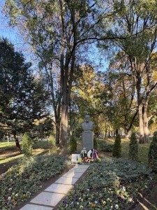 Откриха обозначителен знак на паметника на проф. Антон Безеншек в Цар-Симеоновата градина