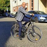 Кметът на Тракия ходи на работа с колело