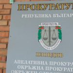Прокуратура и Агенция за закрила на детето се занимават с родителите на падналото от втория етаж момиченце