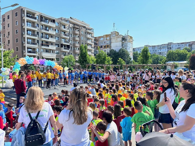 Костадин Димитров поздрави децата на „Тракия” за празника им