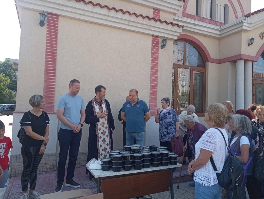 Кметът на „Тракия“ почете Петровден с курбан за здраве