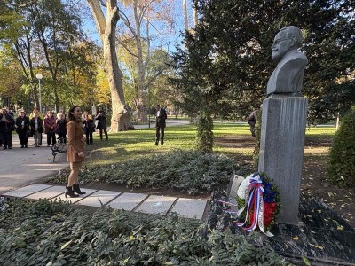 pametnikanaprofAntonBezenshek6