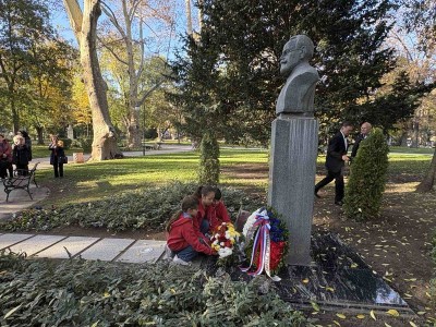 pametnikanaprofAntonBezenshek8